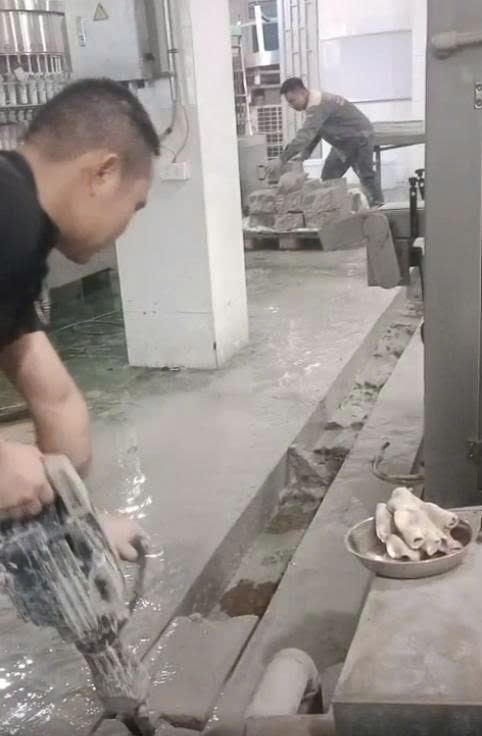 Đục phá bê tông tại Hà Nội